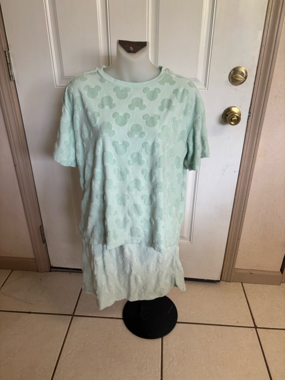 Med Disney mint green Mickey Mouse embossed short sleeve top/skirt set.  In EUC!